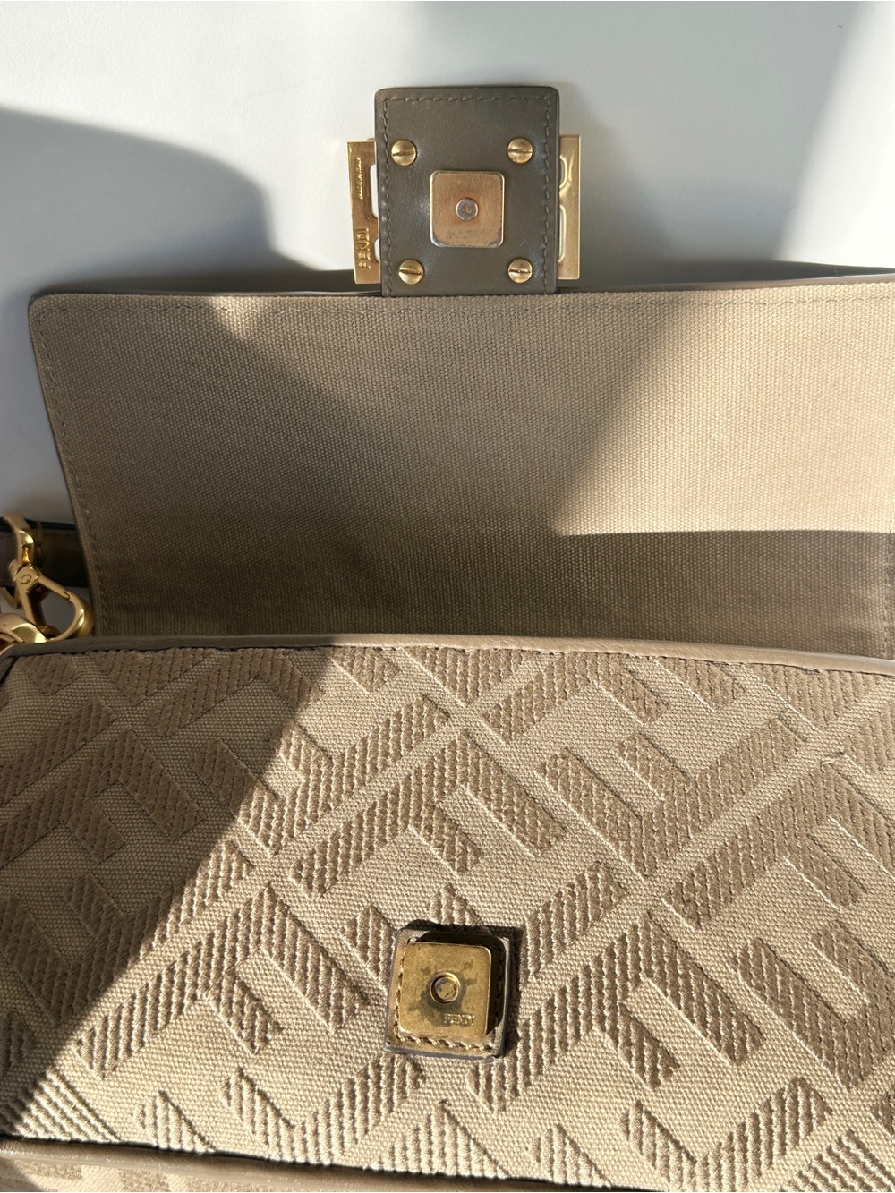 Fendi Baguette Zucca Monogram Canvas Bag M Beige Gold - Picture 11 of 16